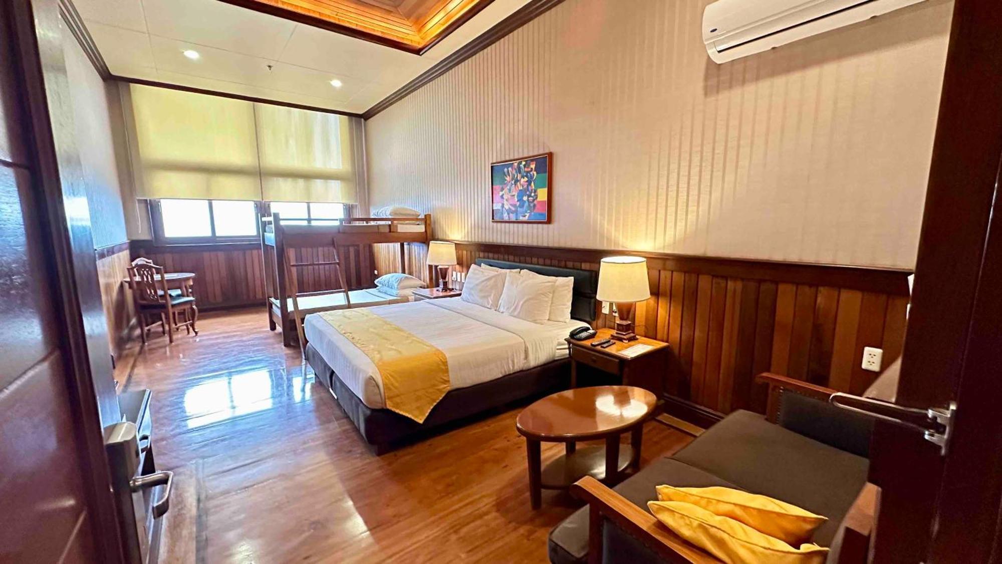 Alta D' Tagaytay Hotel Tagaytay City Exterior photo