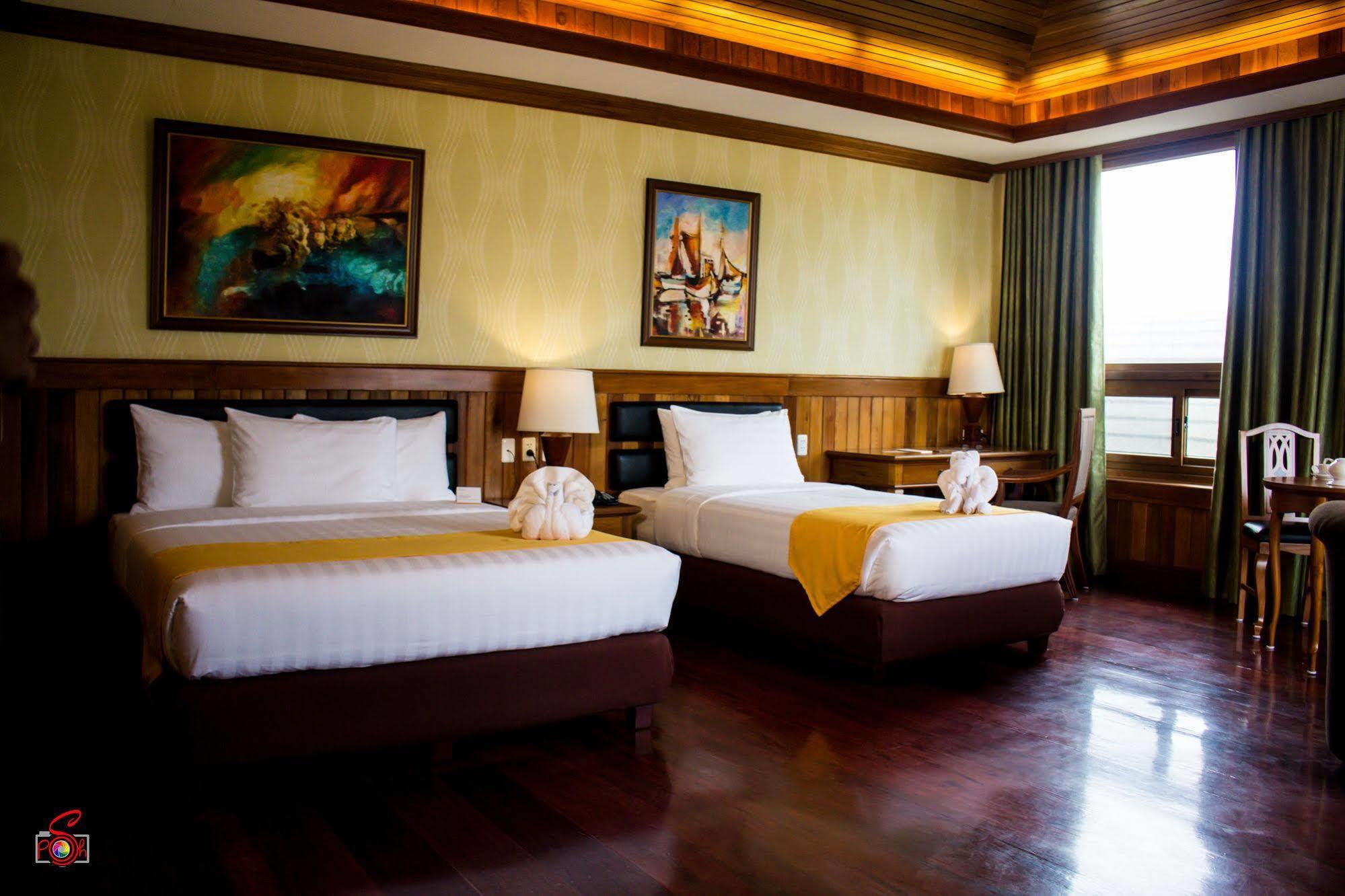 Alta D' Tagaytay Hotel Tagaytay City Exterior photo