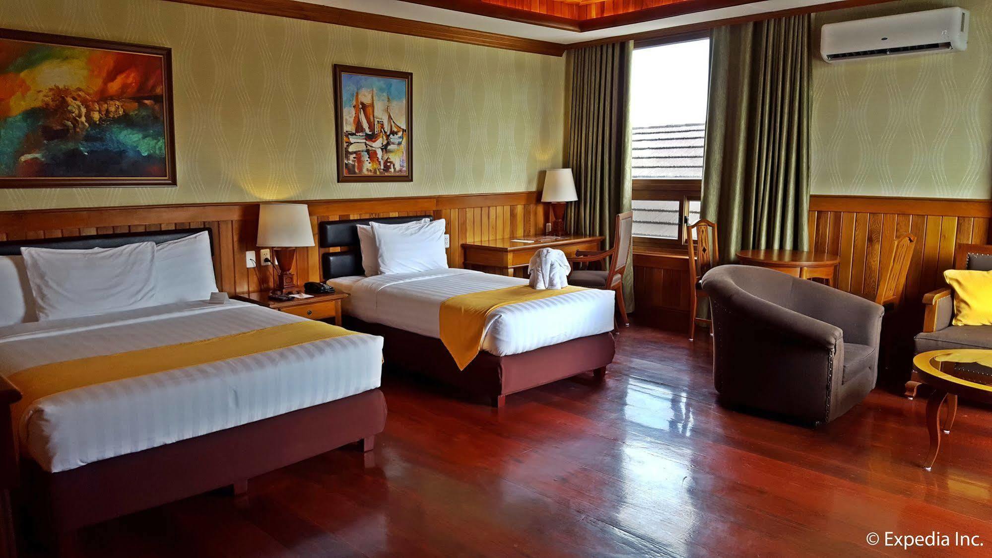 Alta D' Tagaytay Hotel Tagaytay City Exterior photo